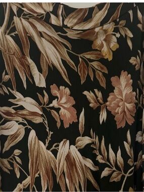 H&M Women's green and gold antique floral print midi skirt Size 8
